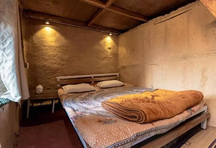 Vista Hostel Jeolikote, Nainital