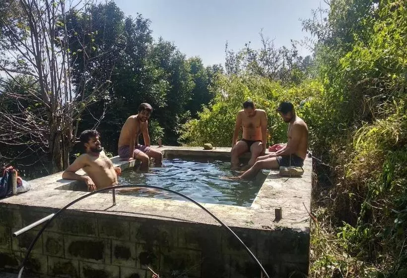 Vista Hostel Jeolikote, Nainital