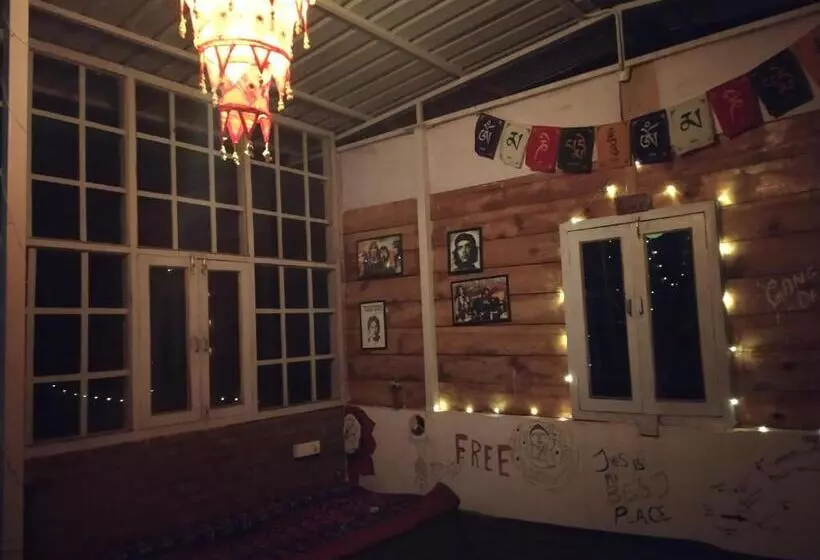 Vista Hostel Jeolikote, Nainital