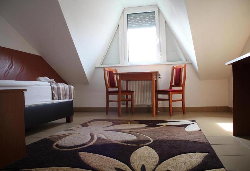 Auguszta Hotel és Diákszálló