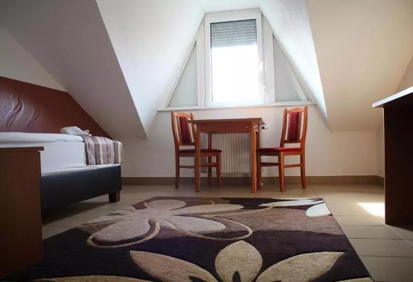 Auguszta Hotel és Diákszálló