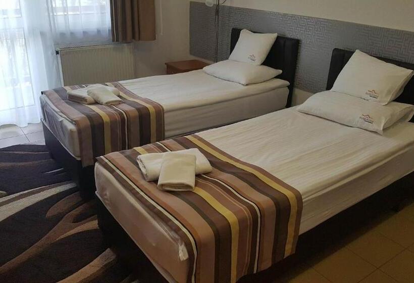 Auguszta Hotel és Diákszálló