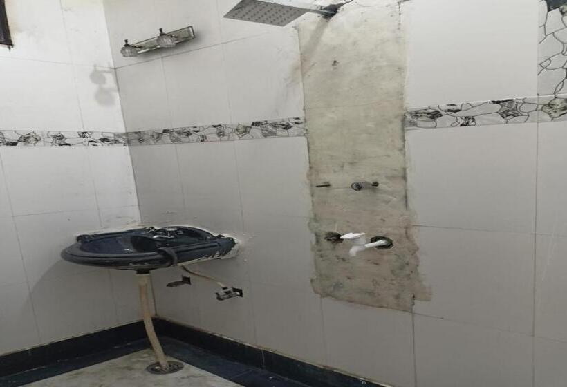 هتل Spot On 83214 Raj Guest House