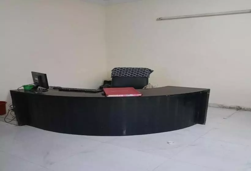 ホテル Spot On 83214 Raj Guest House