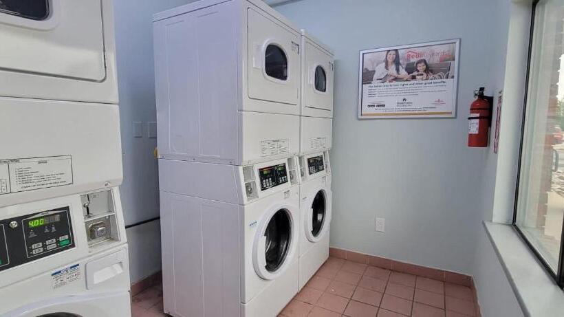 فندق على الطريق Hometowne Studios By Red Roof Egg Harbor Atlantic City Airport