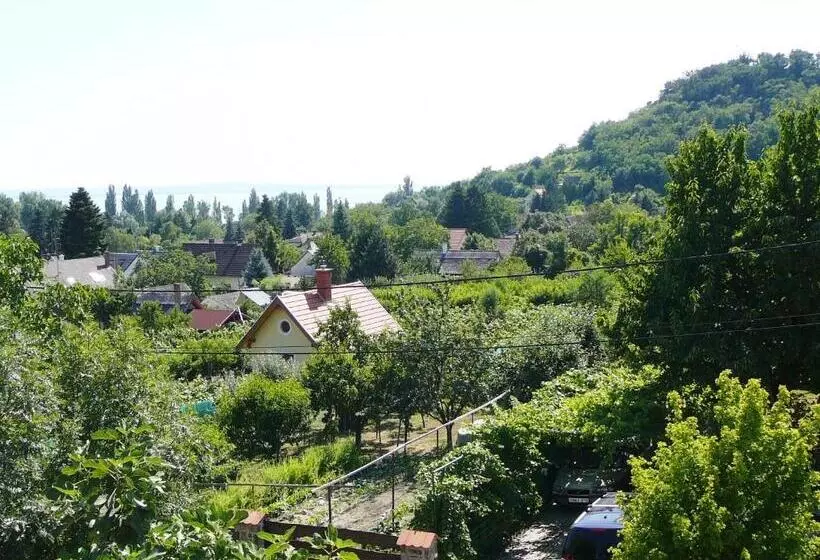 ペンション Nyugalom Szigete Vendégház Szigliget
