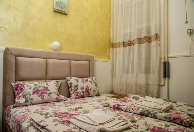 پانسیون Sobe Sa Sopstvenim Kupatilom Private Rooms Bathroom In Center