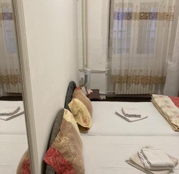 پانسیون Sobe Sa Sopstvenim Kupatilom Private Rooms Bathroom In Center