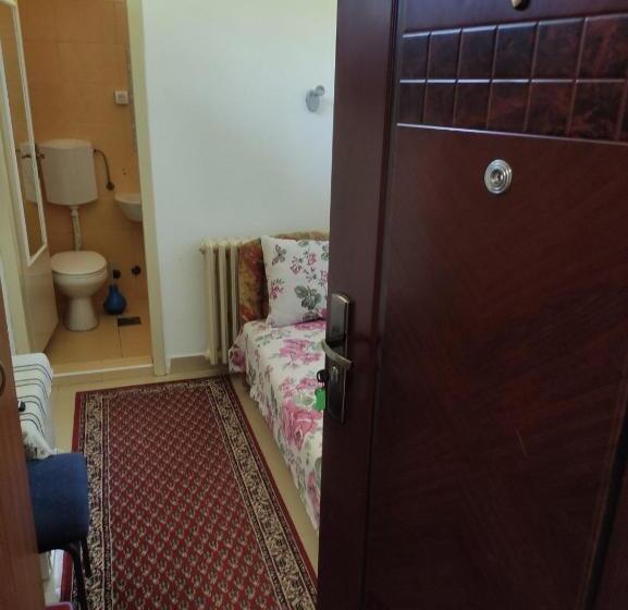 پانسیون Sobe Sa Sopstvenim Kupatilom Private Rooms Bathroom In Center