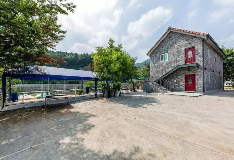 Hotelli Serence Pension