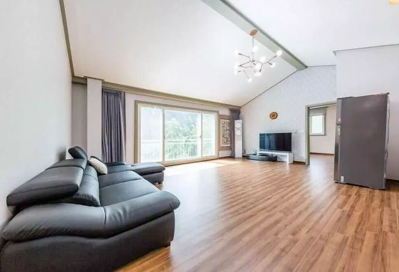 Hotelli Serence Pension