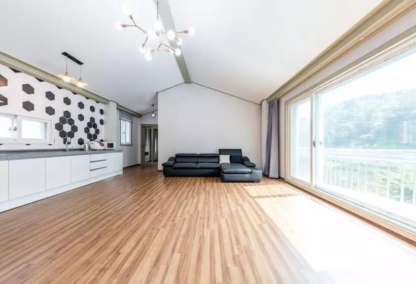 Hotelli Serence Pension