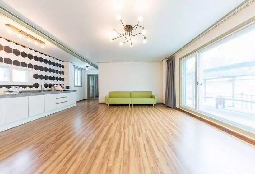 Hotelli Serence Pension