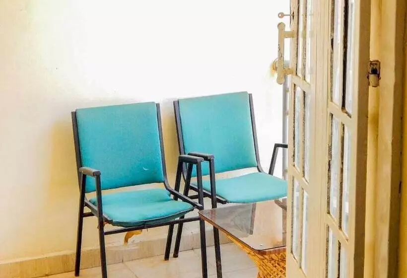 هتل 254 Airport Inn