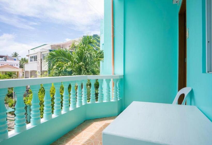 Hotel Shorebreak Boracay Resort