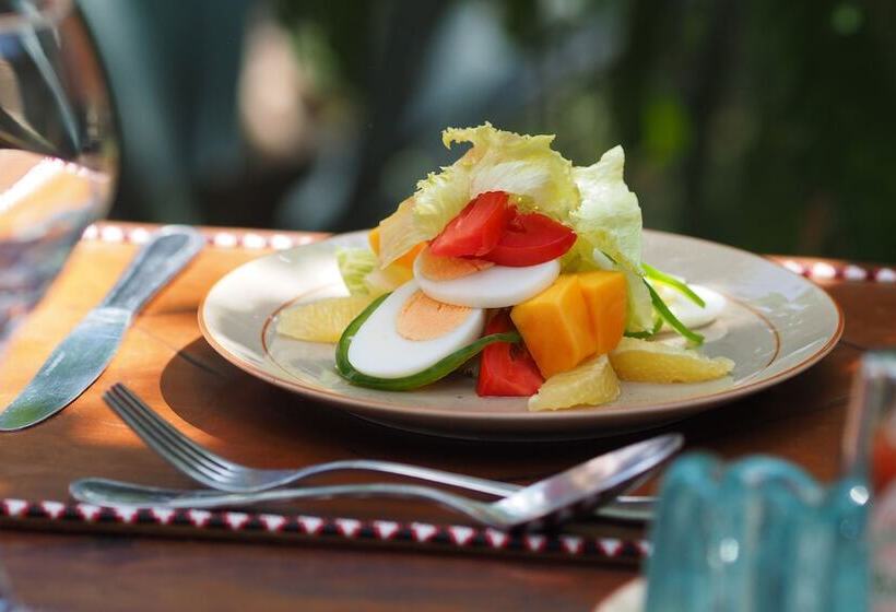 هتل Basecamp Eagle View