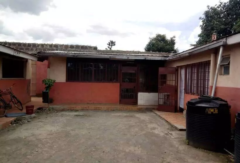 هتل Queens Village