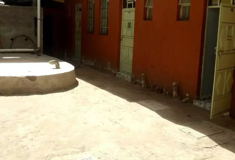 هتل Qwetu Guest House