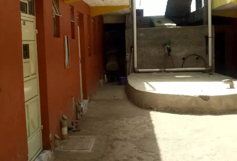 هتل Qwetu Guest House