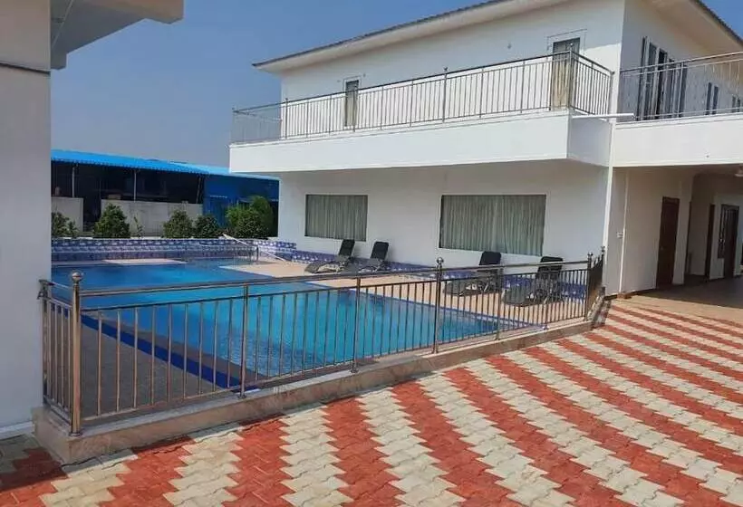 Hotelli Thai Beach Resort