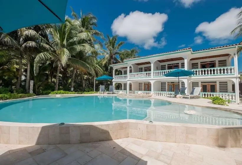Hotelli Coral Bay Villas