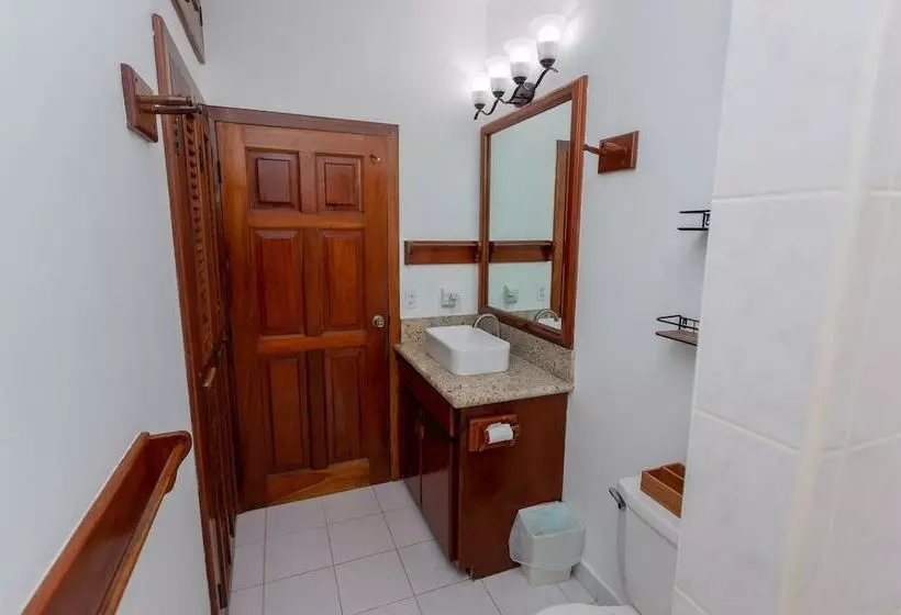 Hotelli Coral Bay Villas