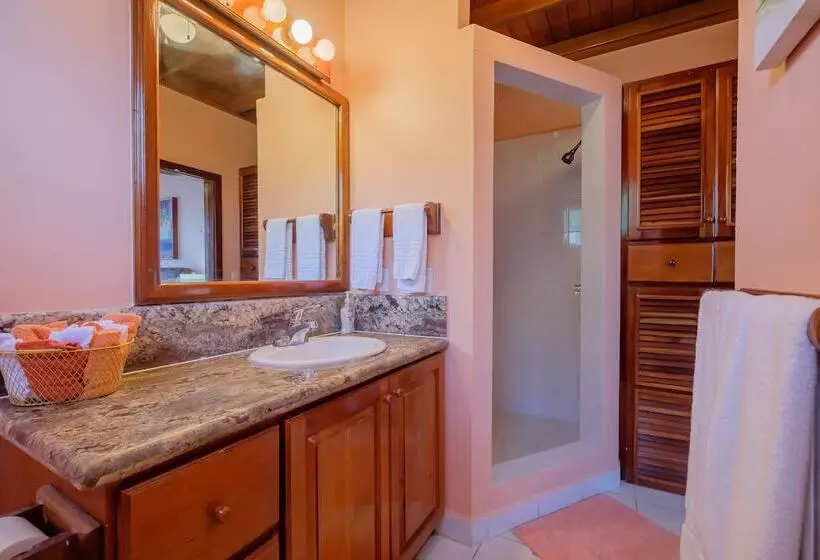 Hotelli Coral Bay Villas