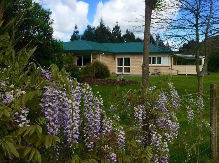 ホテル Orchard View Farmstay Retreat