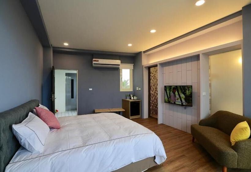 هتل The Riverview Retreats