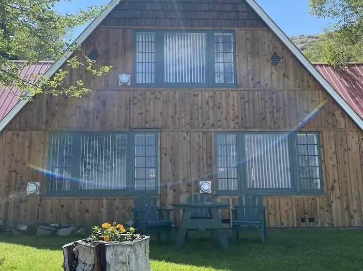 Hotelli Tioga Lodge At Mono Lake