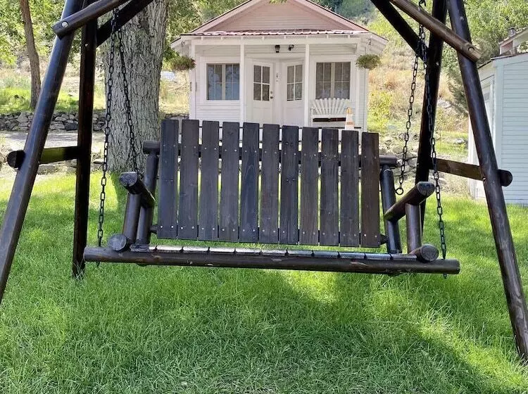 Hotelli Tioga Lodge At Mono Lake