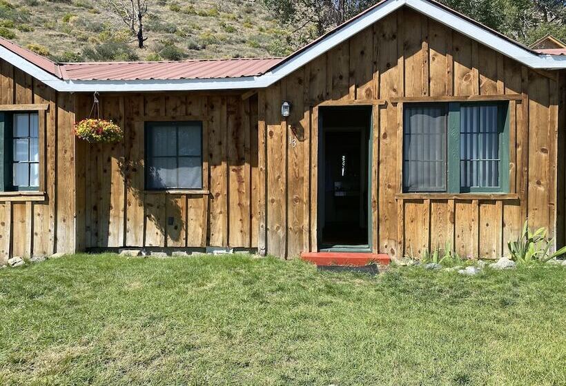 호텔 Tioga Lodge At Mono Lake