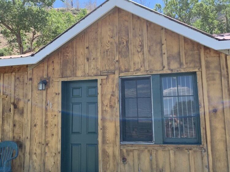 호텔 Tioga Lodge At Mono Lake