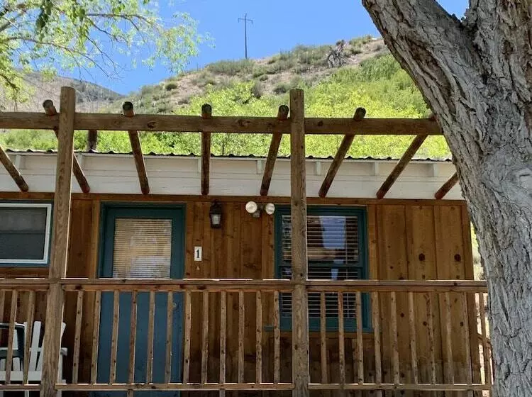 Hotelli Tioga Lodge At Mono Lake
