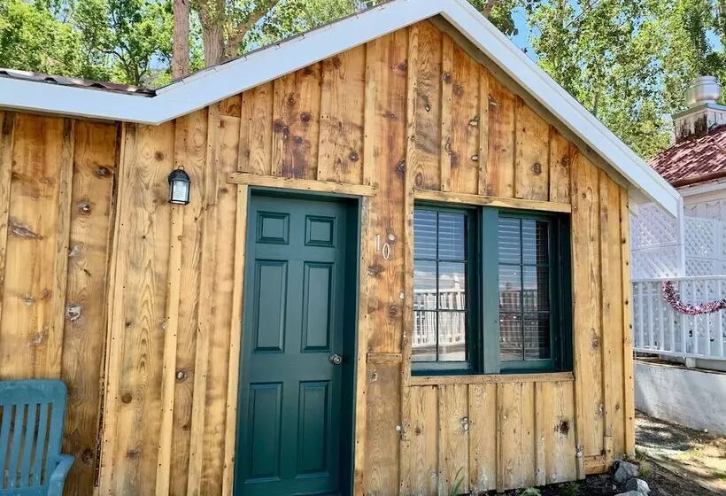 Hotelli Tioga Lodge At Mono Lake