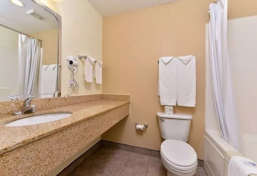 Americas Best Value Inn & Suites Winnie