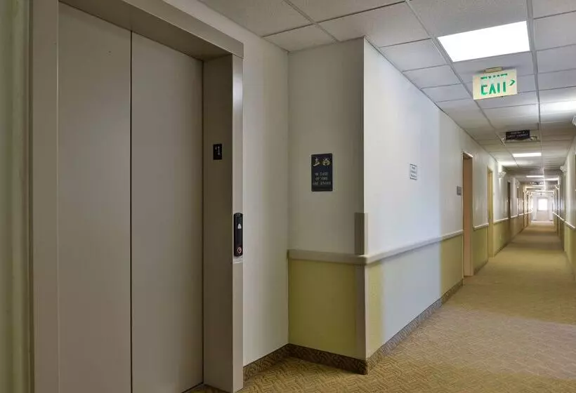 Americas Best Value Inn & Suites Winnie