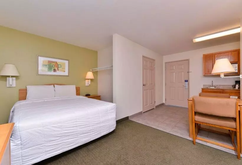 Americas Best Value Inn & Suites Winnie
