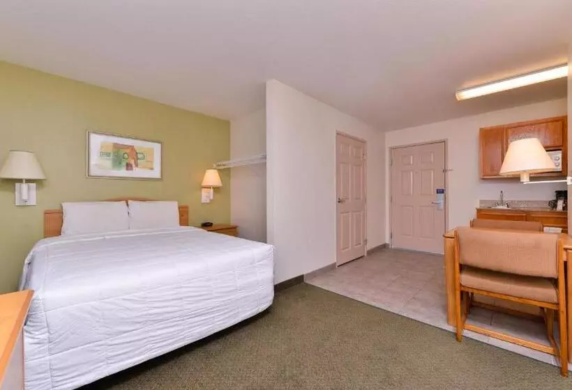 Americas Best Value Inn & Suites Winnie