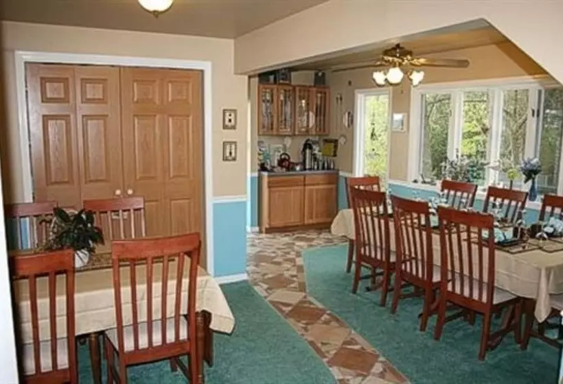 At The Waters Edge Bed & Breakfast