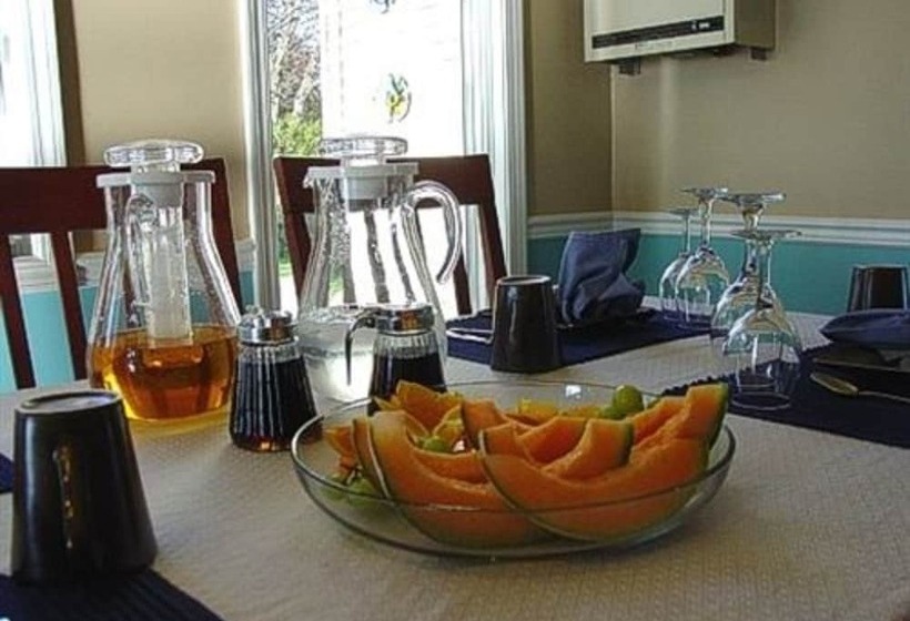 At The Waters Edge Bed & Breakfast