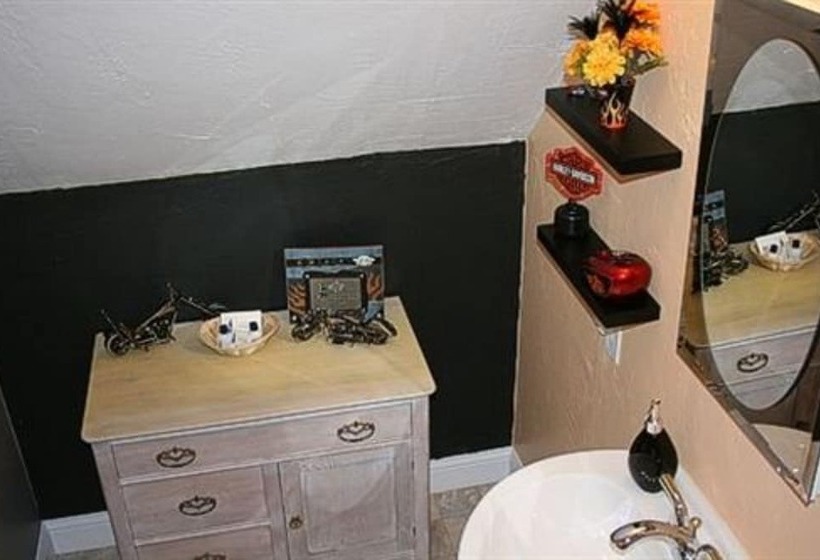 At The Waters Edge Bed & Breakfast