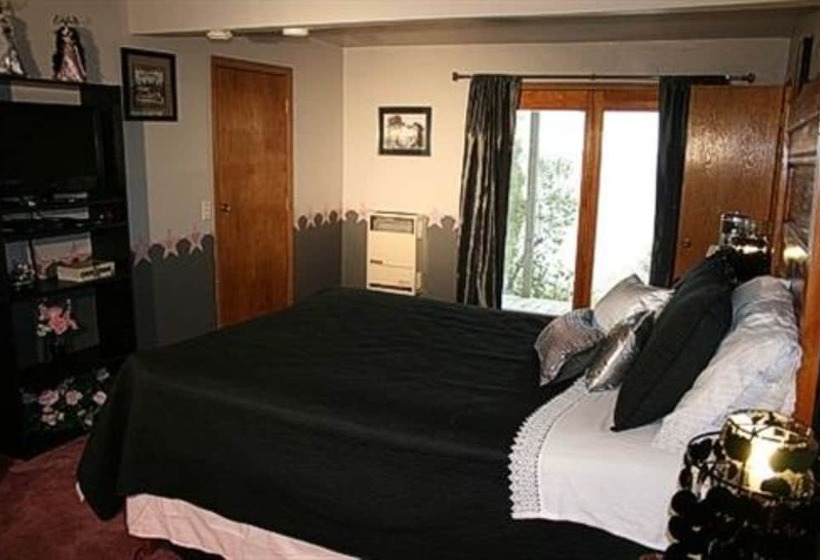 At The Waters Edge Bed & Breakfast