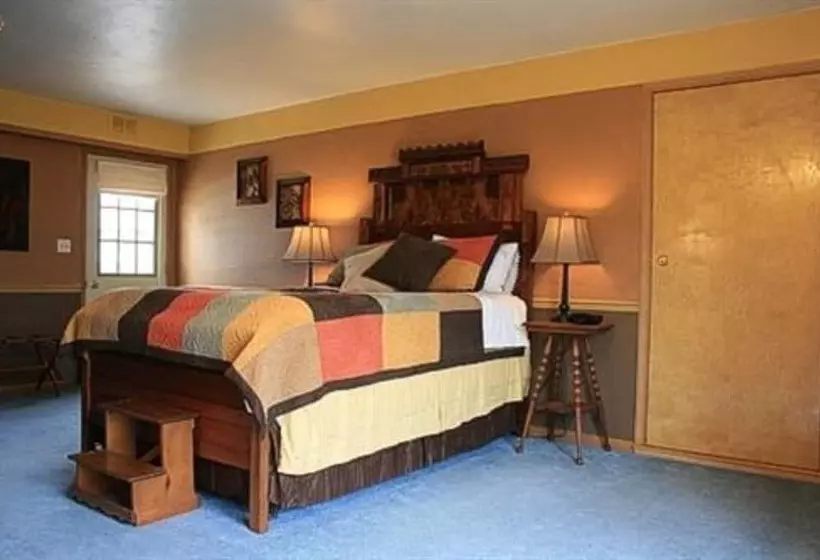 At The Waters Edge Bed & Breakfast