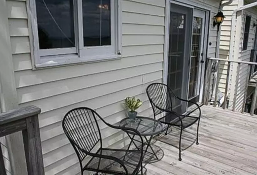 At The Waters Edge Bed & Breakfast