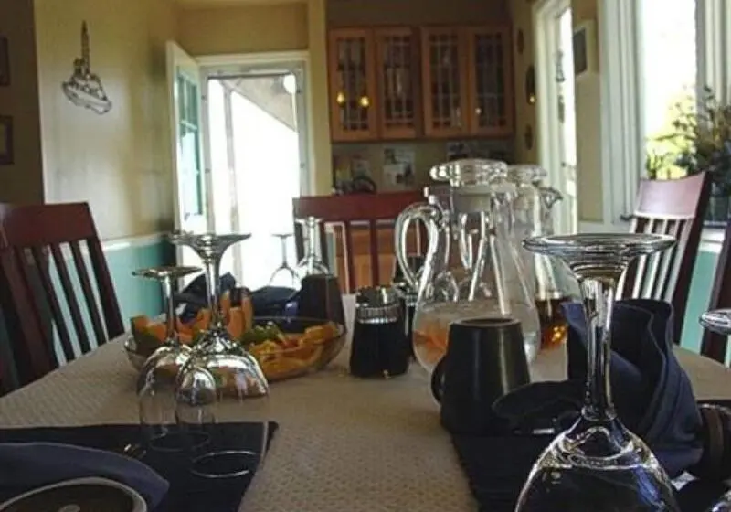 At The Waters Edge Bed & Breakfast