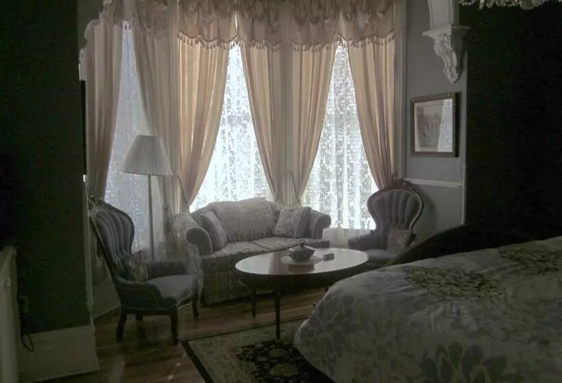 Bed and Breakfast Baer House Inn