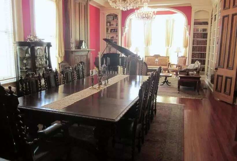 Bed and Breakfast Baer House Inn