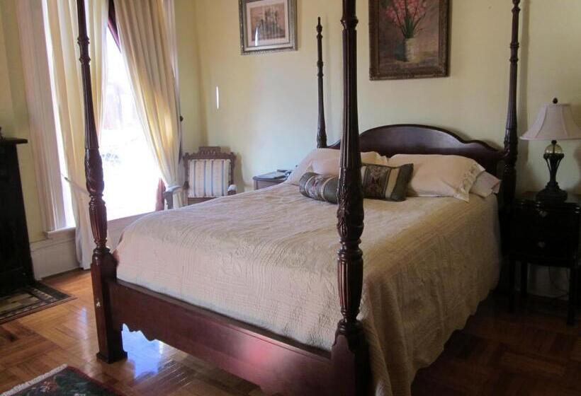 مبيت وإفطار Baer House Inn