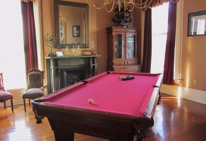 مبيت وإفطار Baer House Inn